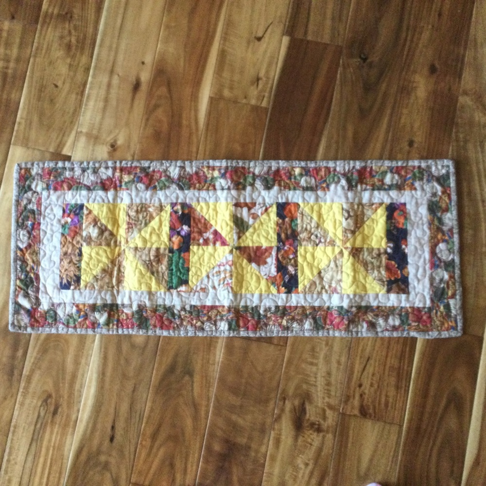 ✔️ Beautiful Fall Handcrafted Quilted Tablerunner
